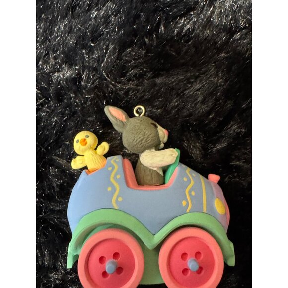 1998 Hallmark Keepsake Here Comes Easter Ornament Bunny & Chick Figurine - Picture 4 of 8